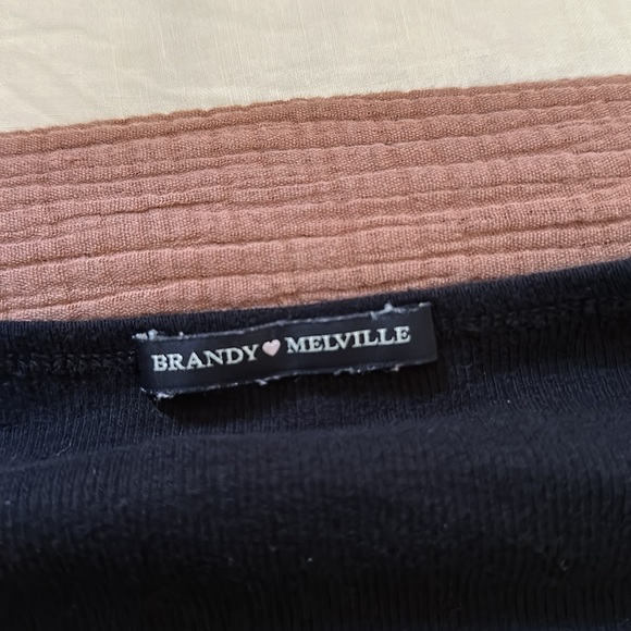 Brandy Melville | Black Long Sleeve Crop Top - Picture 2 of 2